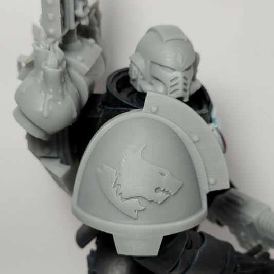 P42 (Right) Wolf Pauldron Custom for McFarlane Warhammer 40k Space Marine